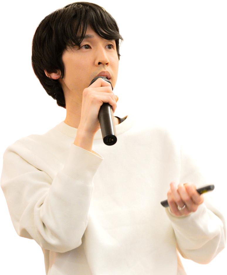 マイクを持って登壇する川合卓也